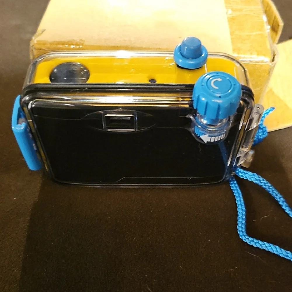 VINTAGE NEW Retro Reusable 35MM Film Camera Waterproof Underwater Shooting